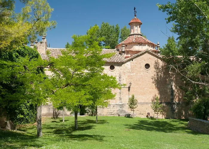 Santuario Virgen De La Fuente * Пеньярроия-де-Таставинс