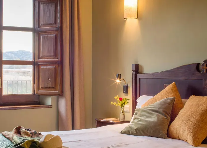 Santuario Virgen De La Fuente * Пеньярроия-де-Таставинс