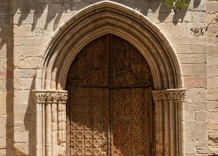 Santuario Virgen De La Fuente * Пеньярроия-де-Таставинс